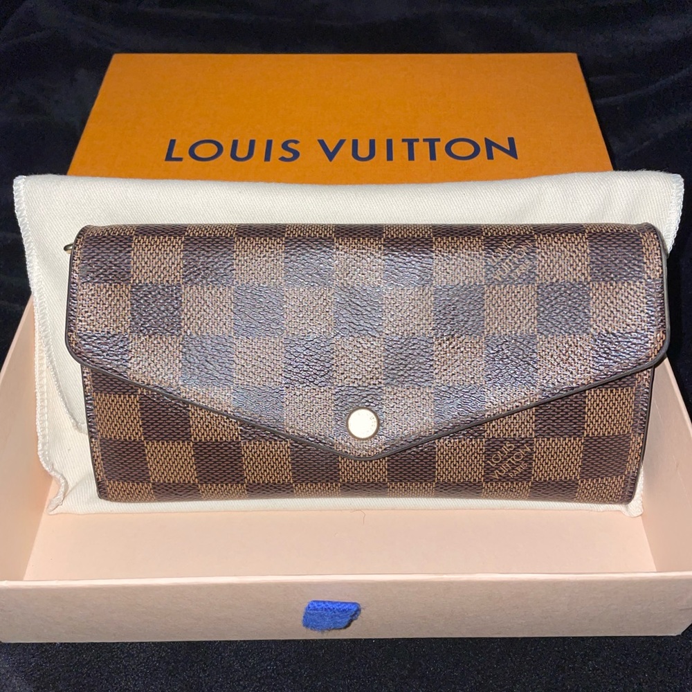 *SOLD* Authentic Louis Vuitton Sarah Wallet